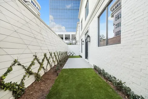 25 Wentworth Gate Path Houston TX 77027