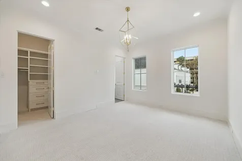 25 Wentworth Gate Path Houston TX 77027