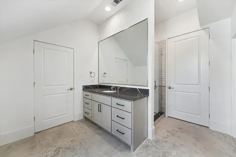 25 Wentworth Gate Path Houston TX 77027