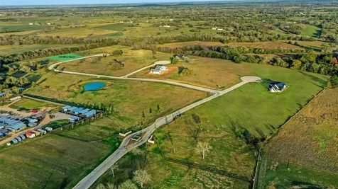 225 Winn Haven Round Top TX 78954