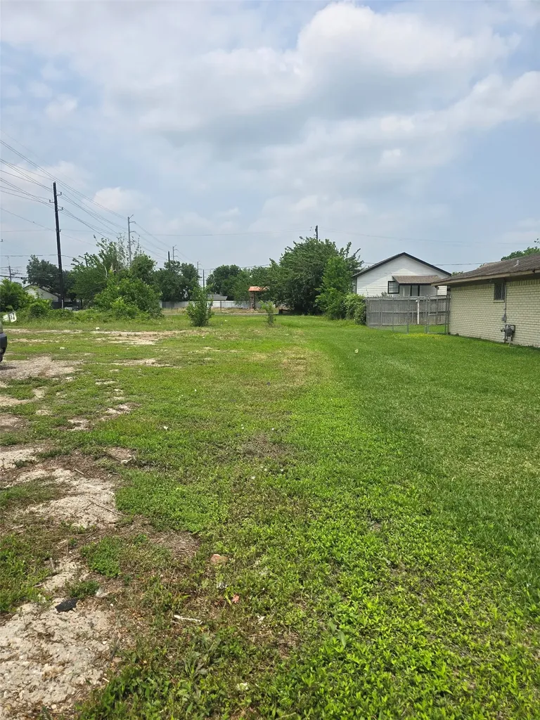 405 Delaware Street Houston TX 77029