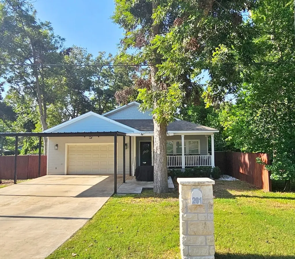 201 Smith Street Columbus TX 78934