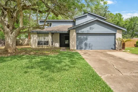 902 Essex Drive Friendswood TX 77546