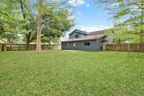 902 Essex Drive Friendswood TX 77546