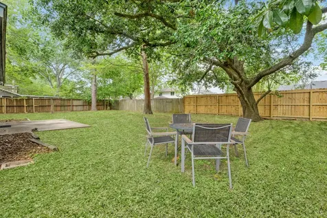 902 Essex Drive Friendswood TX 77546