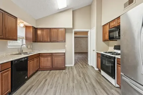902 Essex Drive Friendswood TX 77546