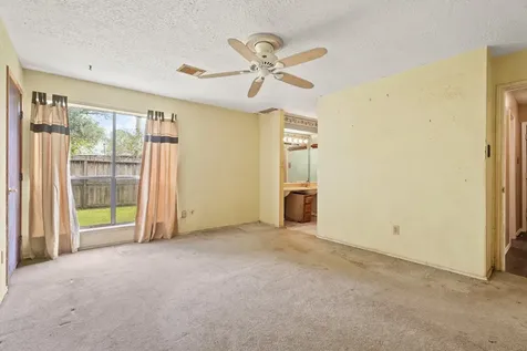 902 Essex Drive Friendswood TX 77546