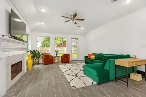 16011 Country Bend Road Houston TX 77095