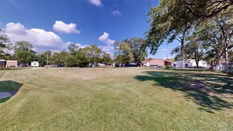 203 S 6th Street Highlands TX 77562