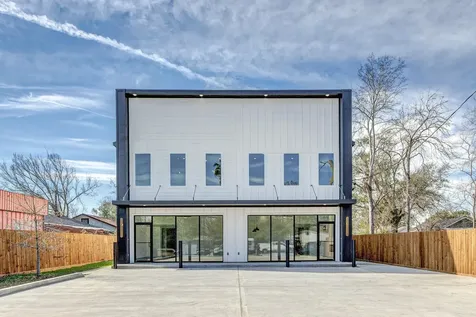 704 S 1st Street Conroe TX 77301