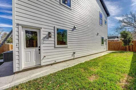 704 S 1st Street Conroe TX 77301