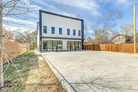 704 S 1st Street Conroe TX 77301