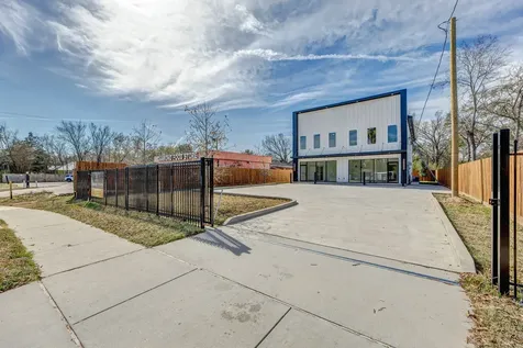 704 S 1st Street Conroe TX 77301
