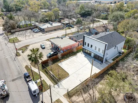 704 S 1st Street Conroe TX 77301