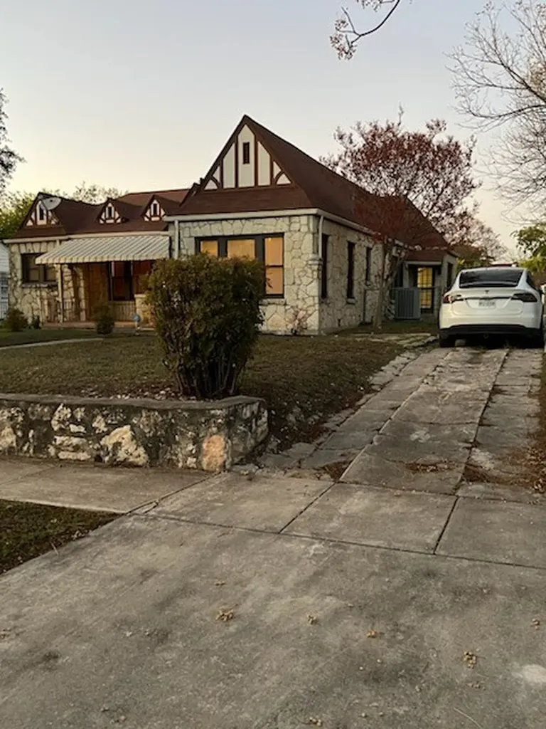 2045 W Magnolia Avenue San Antonio TX 78201