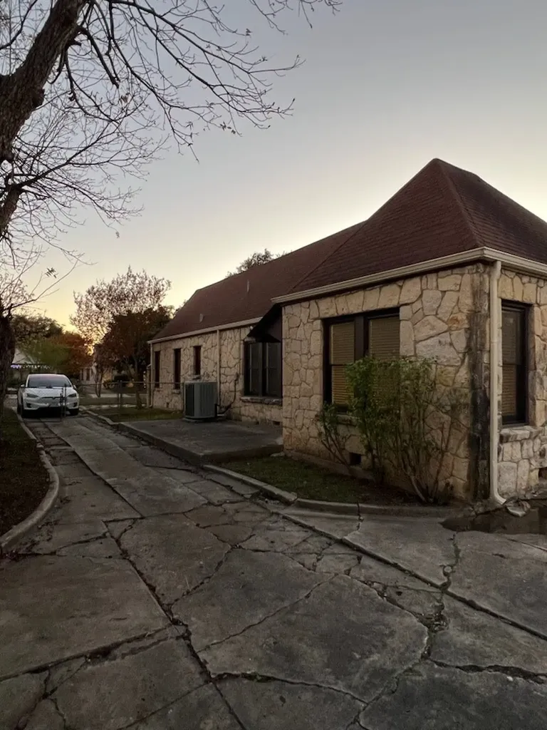 2045 W Magnolia Avenue San Antonio TX 78201