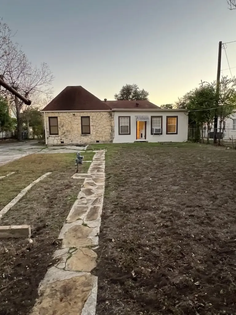 2045 W Magnolia Avenue San Antonio TX 78201