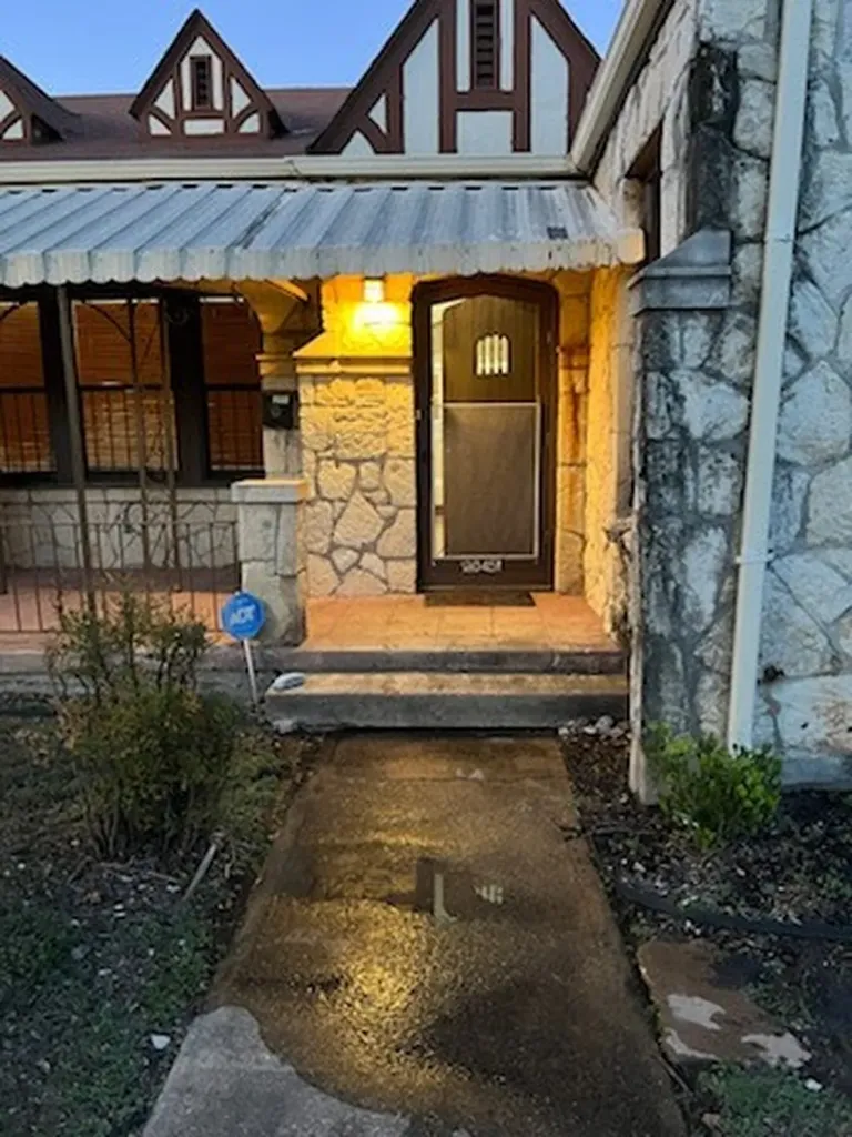 2045 W Magnolia Avenue San Antonio TX 78201