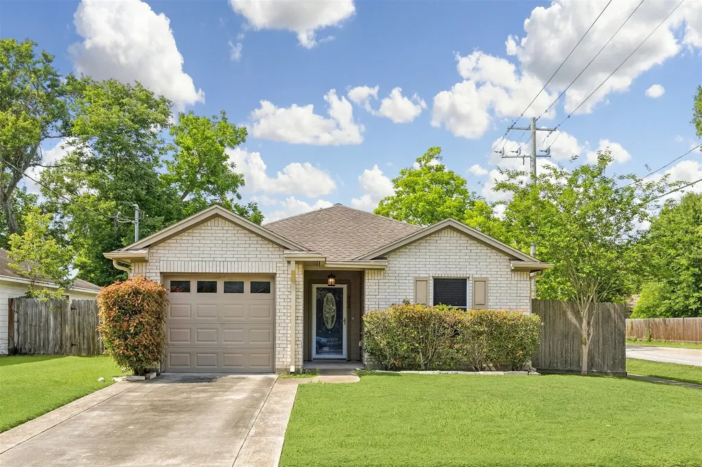 802 W Sealy Street Alvin TX 77511