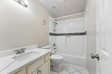 802 W Sealy Street Alvin TX 77511