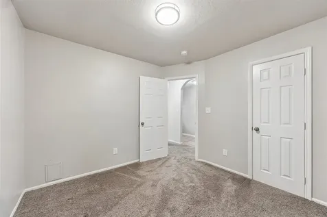 802 W Sealy Street Alvin TX 77511