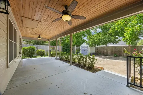 802 W Sealy Street Alvin TX 77511