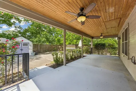 802 W Sealy Street Alvin TX 77511