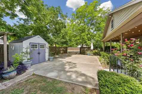 802 W Sealy Street Alvin TX 77511