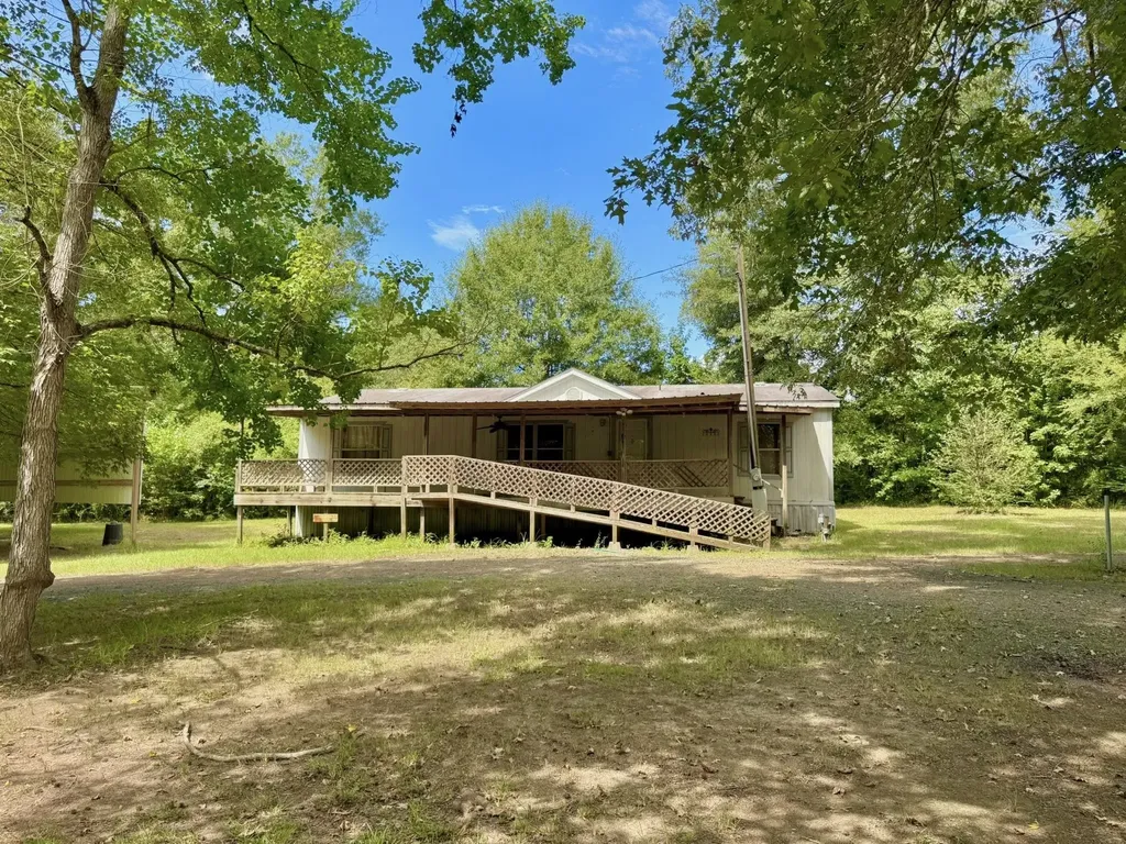 127 County Road 4109 Bronson TX 75930