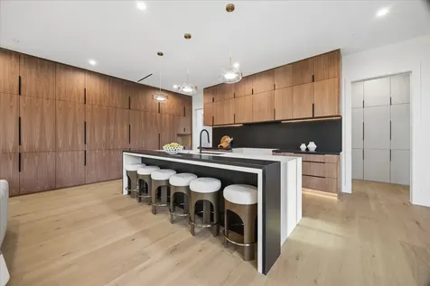 505 Wilmington Drive Bellaire TX 77401