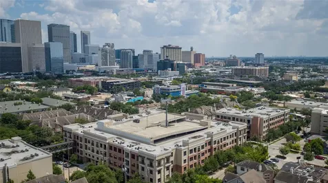 400 Mcgowen Street 2202 Houston TX 77006