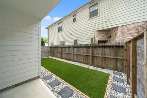 1005 Kern Street B Houston TX 77009
