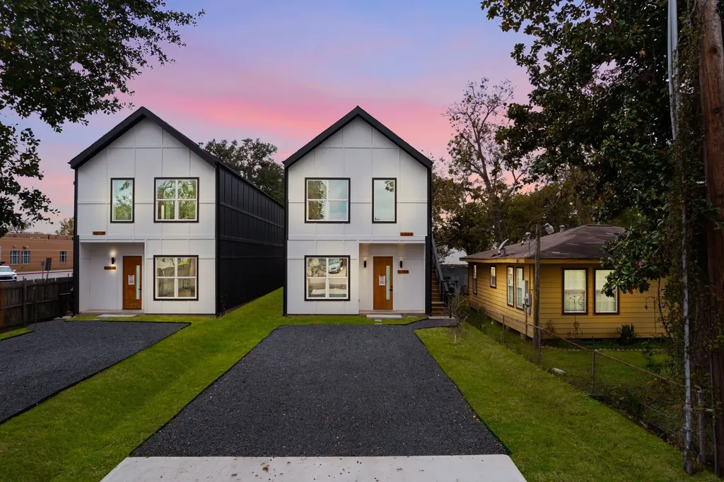 8203 Moonbeam Street B Houston TX 77088