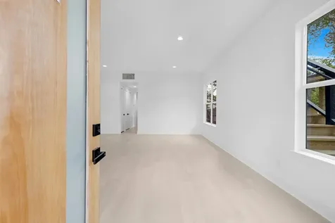 8203 Moonbeam Street B Houston TX 77088