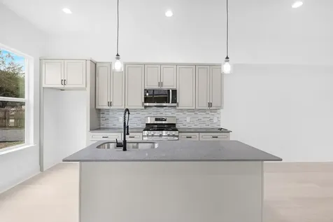 8203 Moonbeam Street B Houston TX 77088