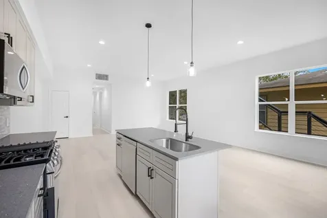 8203 Moonbeam Street B Houston TX 77088