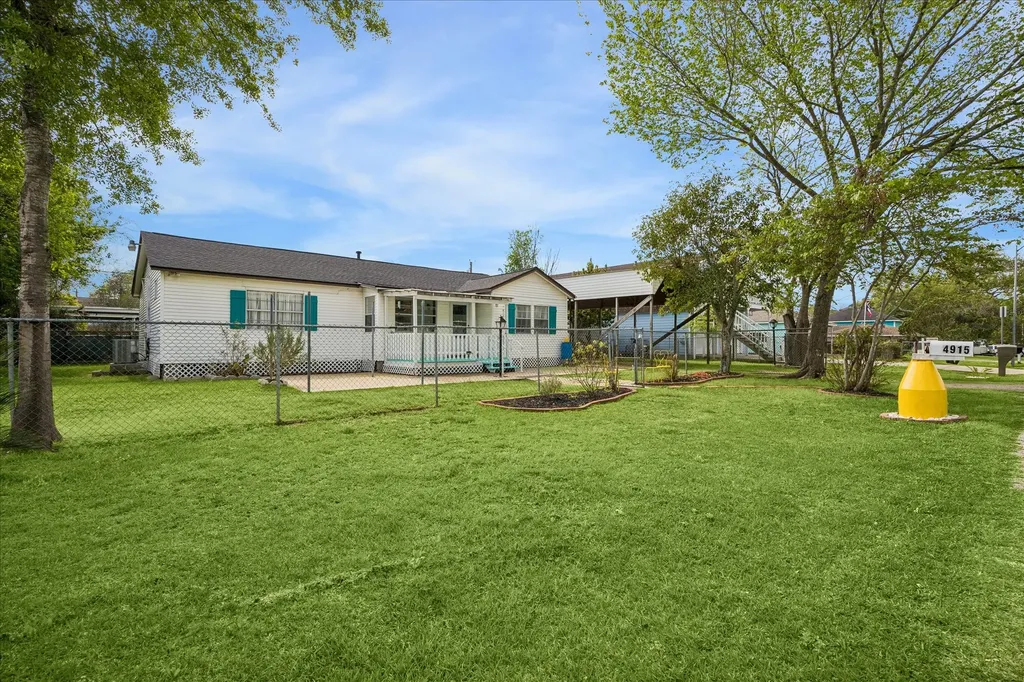 4915 Louise Street Seabrook TX 77586