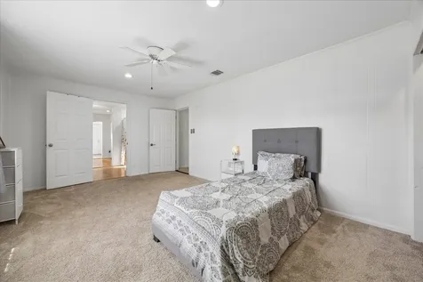 4915 Louise Street Seabrook TX 77586