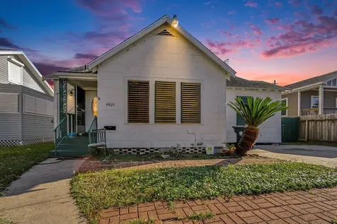4921 Alamo Drive Galveston TX 77551