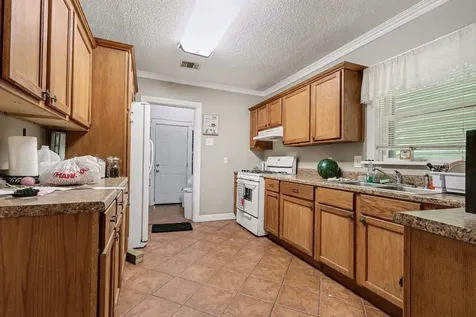 4921 Alamo Drive Galveston TX 77551