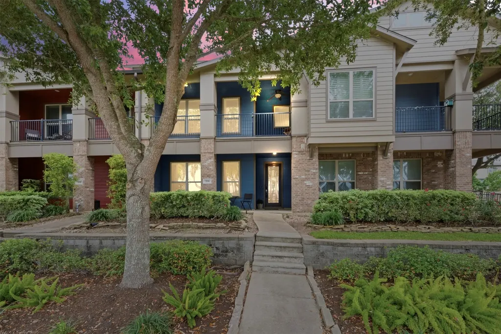 706 Water Street Webster TX 77598