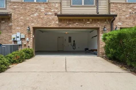 706 Water Street Webster TX 77598