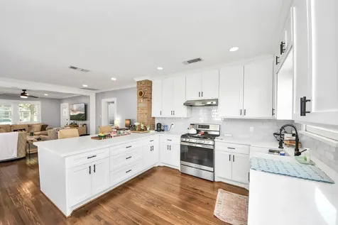 916 W Cottage Street Houston TX 77009