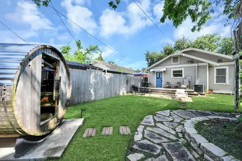 916 W Cottage Street Houston TX 77009