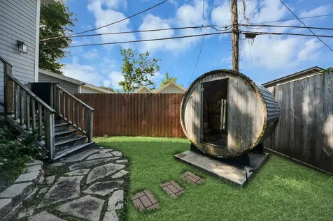 916 W Cottage Street Houston TX 77009