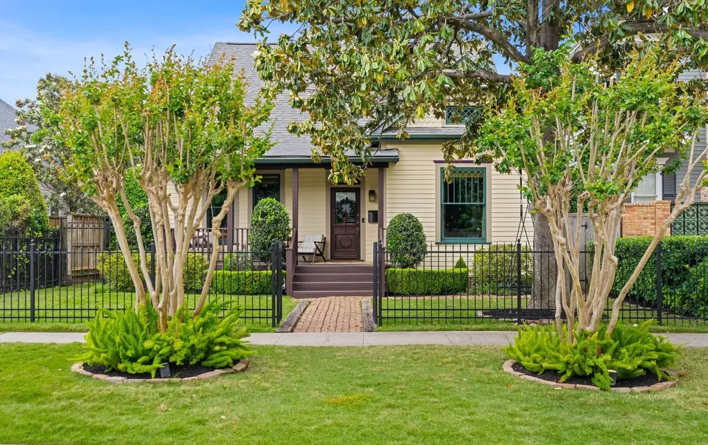 1633 Arlington Street Houston TX 77008