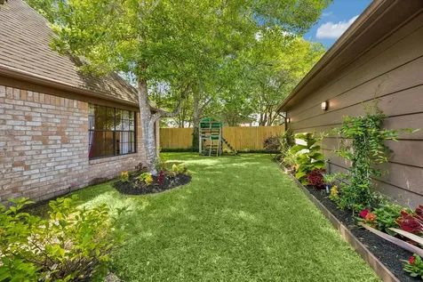 1702 Beech Bend Drive Houston TX 77077