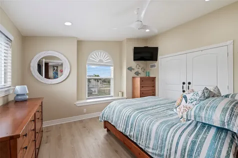 208 Coconut Street Tiki Island TX 77554