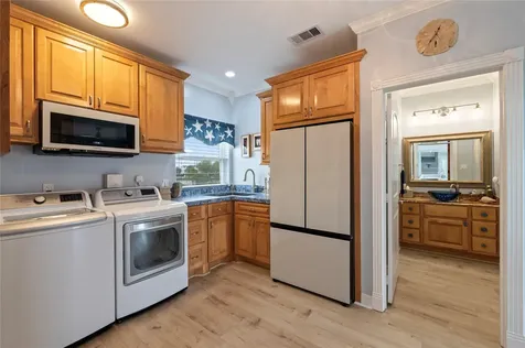 208 Coconut Street Tiki Island TX 77554