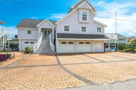 208 Coconut Street Tiki Island TX 77554